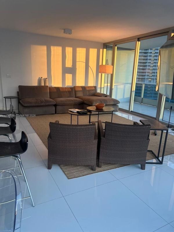 Building Photo - 200 Biscayne Blvd Way