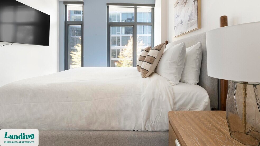 Building Photo - 350 Maple Dr SW