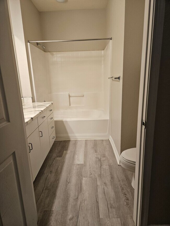 Building Photo - Nice 2/2 overlooking North Orange with Fireplace-FREE WATER/SEWER!