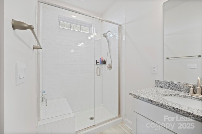 Building Photo - 758 Latrobe Dr