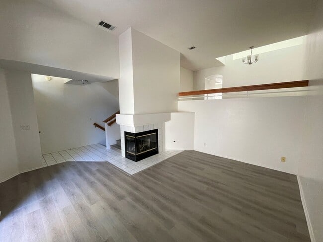 Building Photo - Desirable Cape Weston Condo