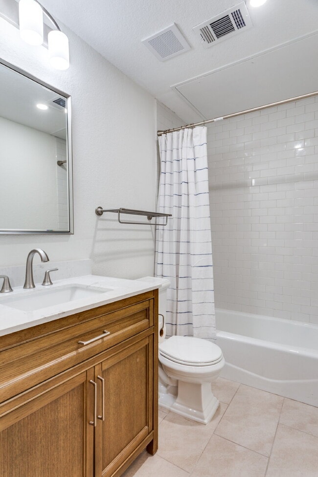 Building Photo - Royal Orleans 1-Bed Condo Retreat in Tanglewood