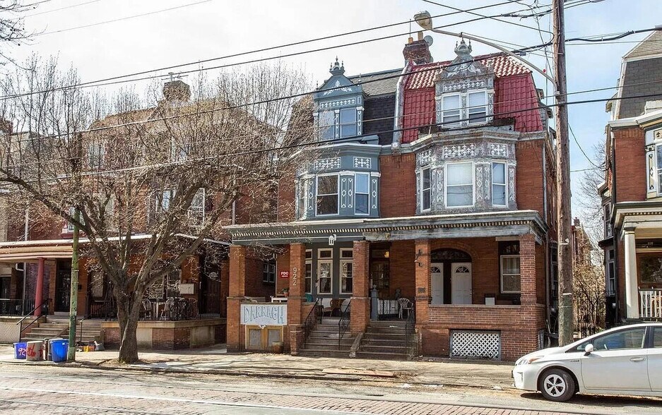 Building Photo - 922 S 49th St