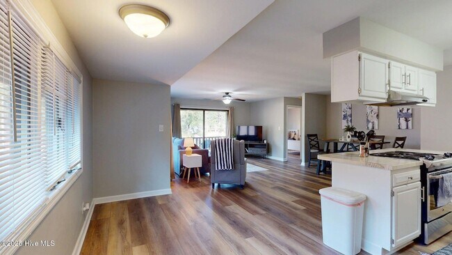 Building Photo - 704 Dover St