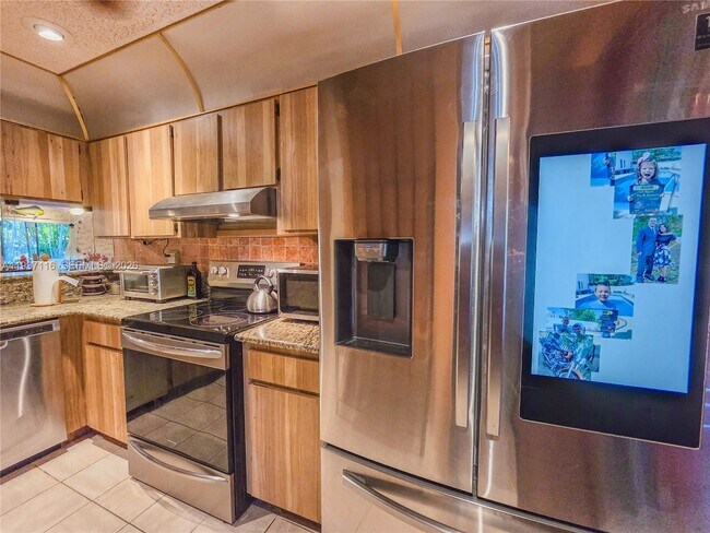 Building Photo - 8044 NW 41 Ct