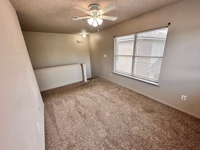 Building Photo - Room in Single Family Home on Heyerdahl Dr