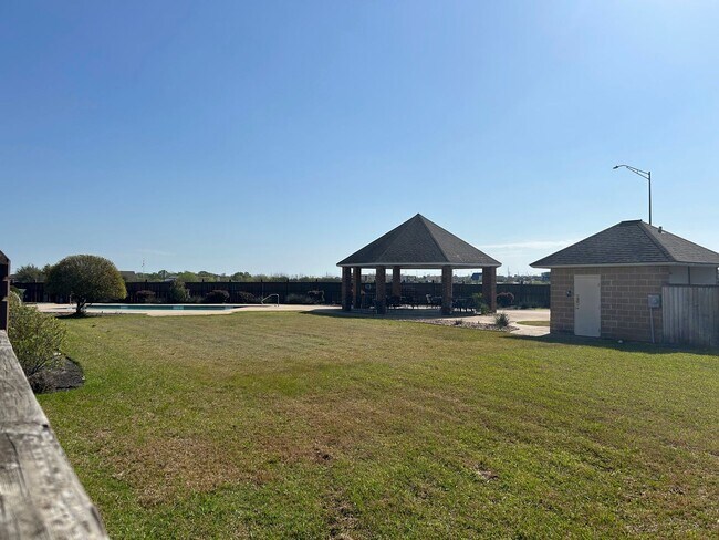 Building Photo - South College Station Townhome