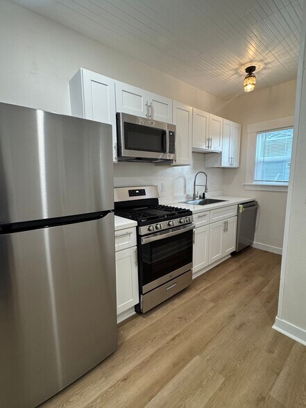 Building Photo - 338 Garretson Ave