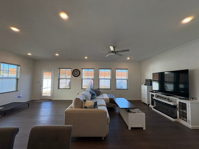 Building Photo - 154 N Finley Lndg Pkwy