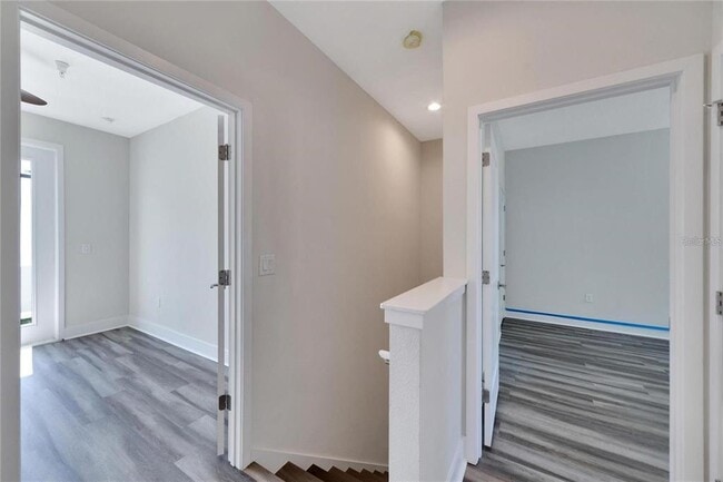 Building Photo - 833 Calla Terrace N
