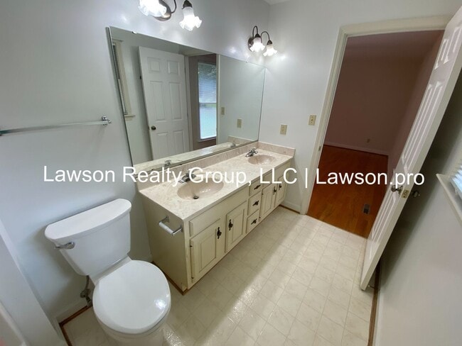 Building Photo - Spacious Hollins Four Bedroom w/ Finished Basement