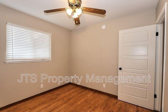 Building Photo - 10624 Chardonay Dr
