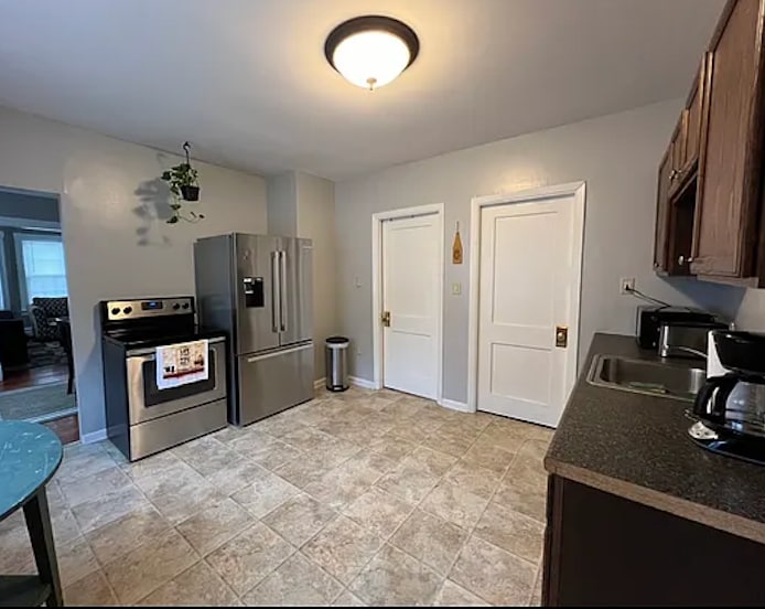 Building Photo - 9 Lafayette St