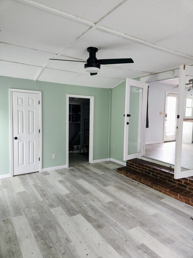 Building Photo - Green Acres