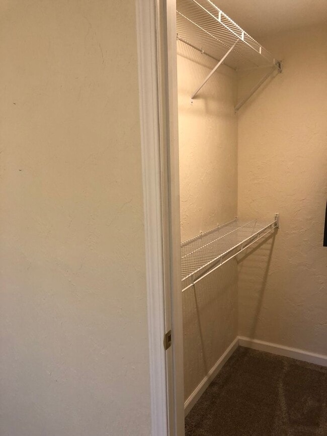 Building Photo - Spacious 3-bedroom, 2 bath home in SE Albany