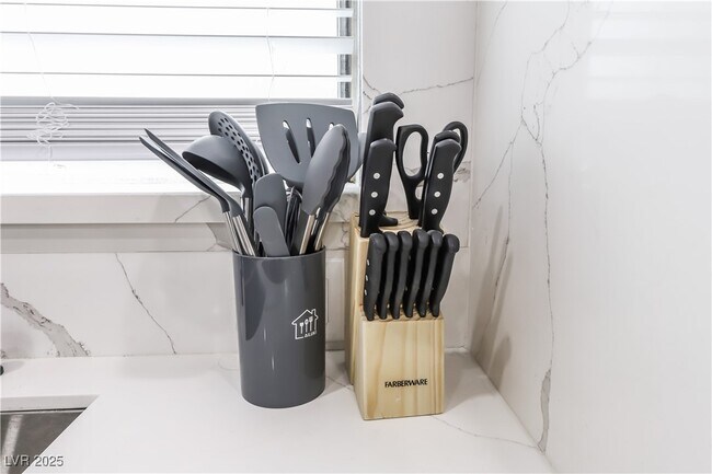 Building Photo - 5301 Opuntia St