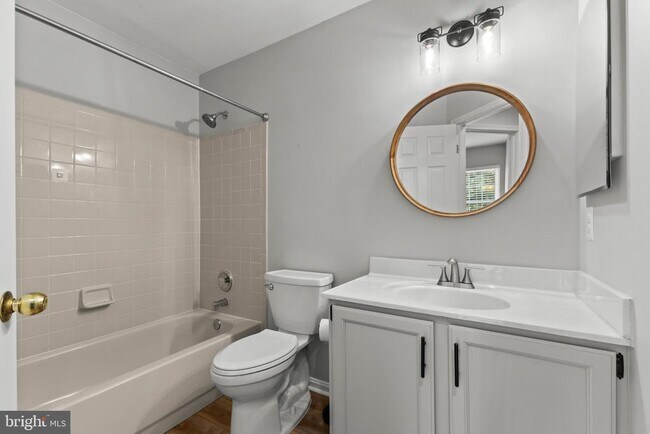 Building Photo - 106 Hackley Ct