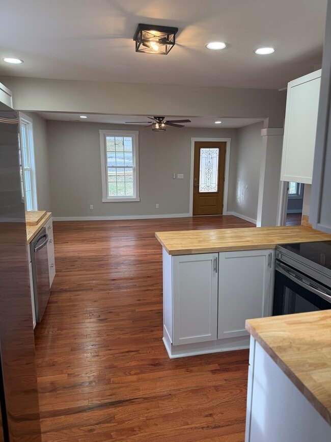 Building Photo - 520 Virginia Ave