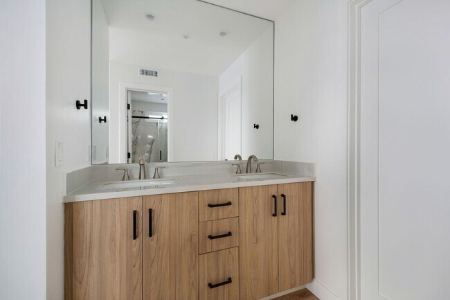 Building Photo - 312 Cazador Ln