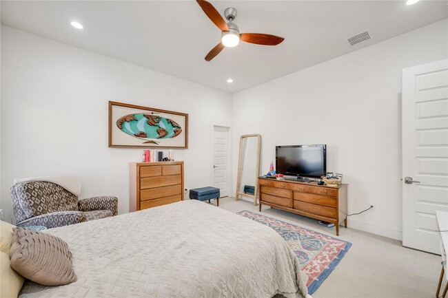 Building Photo - 2921 Prado St