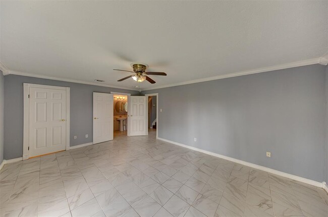 Building Photo - 263 E Castle Harbour Dr