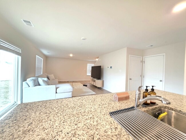 Building Photo - 1120 Wintermead Lp