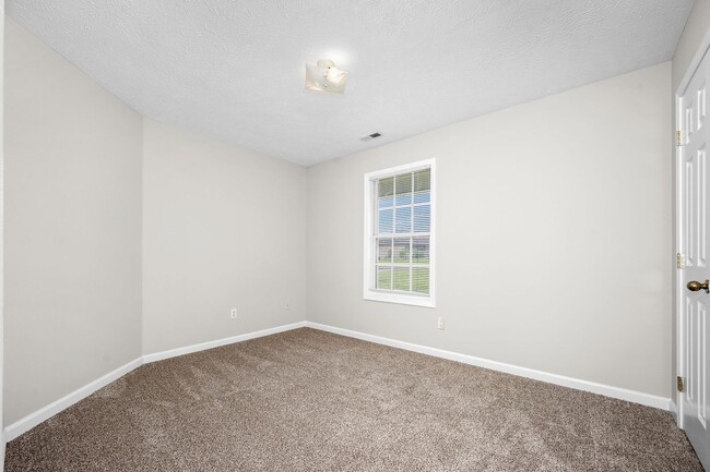 Building Photo - 9002 Macbeth Dr