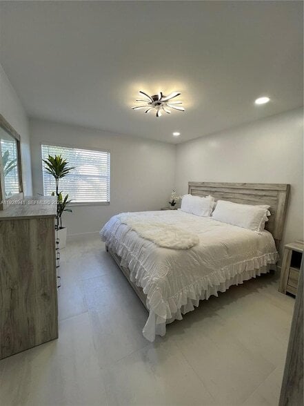 Building Photo - 708 Normandy Ln