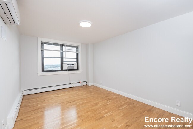 Building Photo - 1410 Columbia Rd