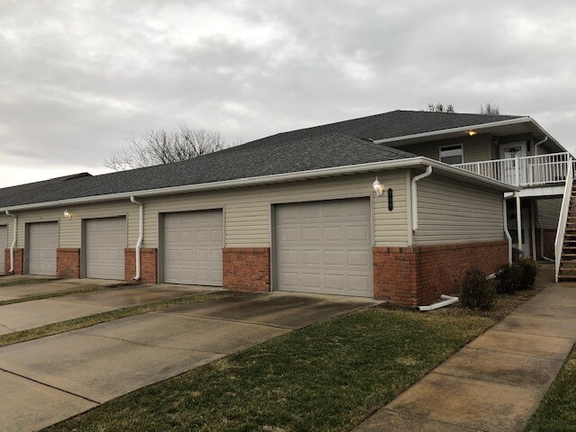 Building Photo - 713 Broadmeadow Rd