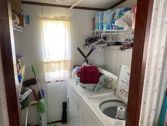 Building Photo - 222 Trailwind St