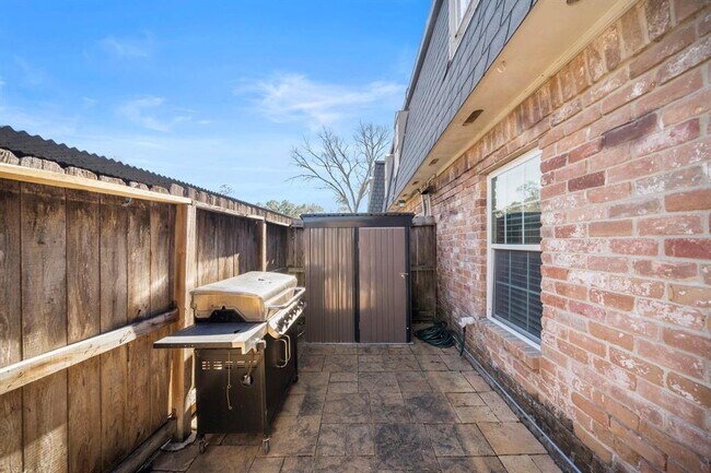 Building Photo - 8931 Gaylord Dr