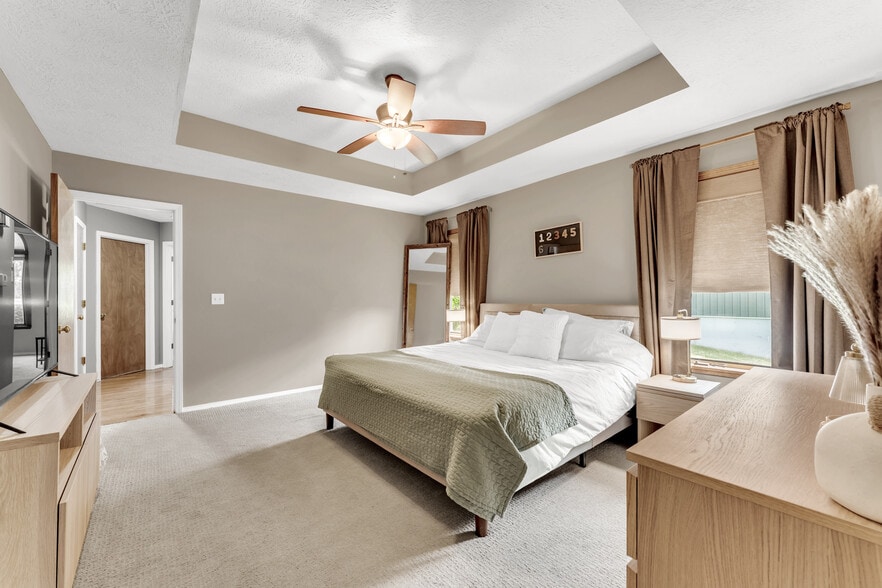 Master bedroom - 3668 W El Castile St