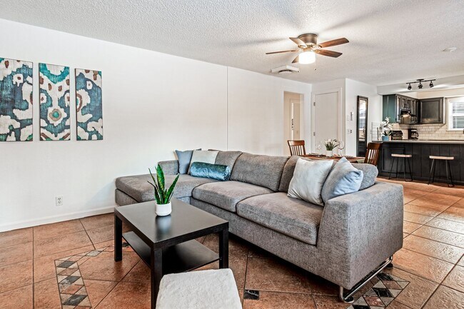 Building Photo - Fully Remodeled 3BR/1BA in the Heart of Bend