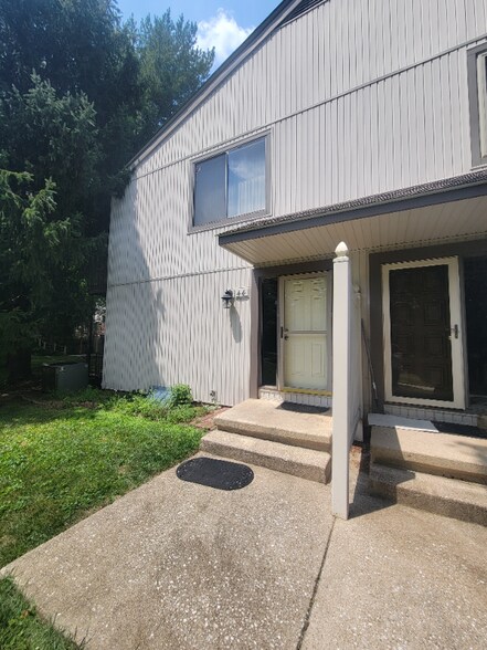 Primary Photo - 44 Dendron Ct