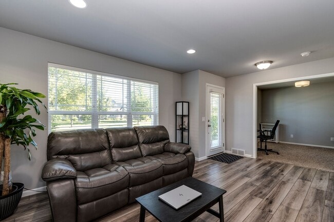 Building Photo - Professionally Managed Home in Convenient ...
