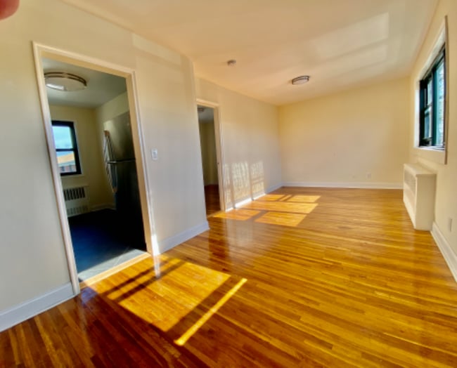 Building Photo - 200 Beacon Hill Dr