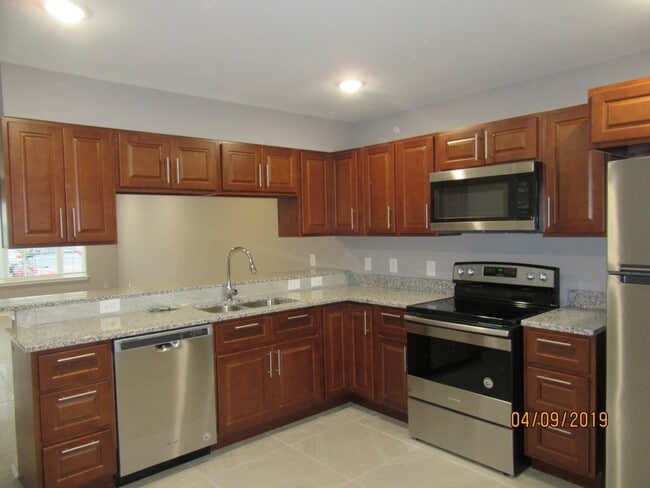 Building Photo - 4134 Horseshoe Rd N