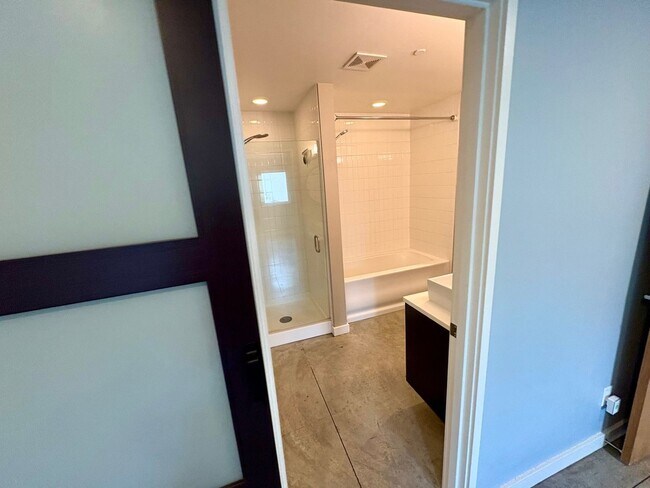 Building Photo - Beacon Hill Townhouse