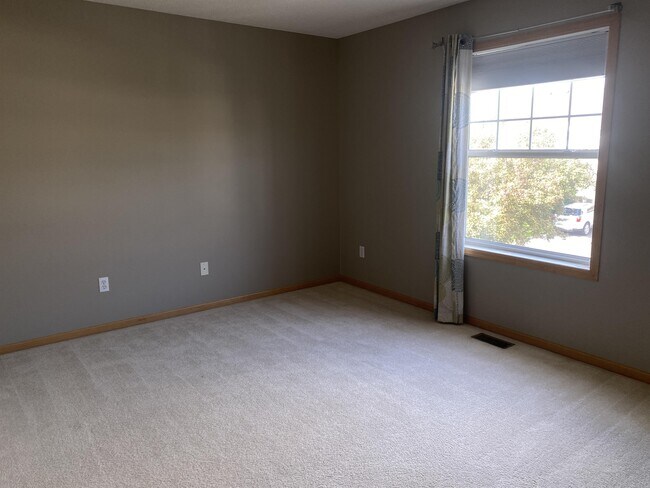Building Photo - 6637 Lamplight Dr