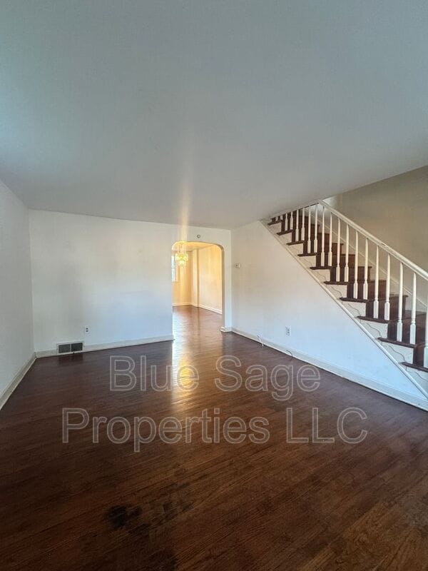Building Photo - 545 S 4th St