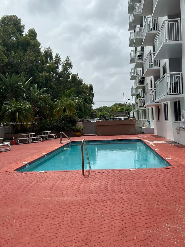 Building Photo - 1251 NE 108th St