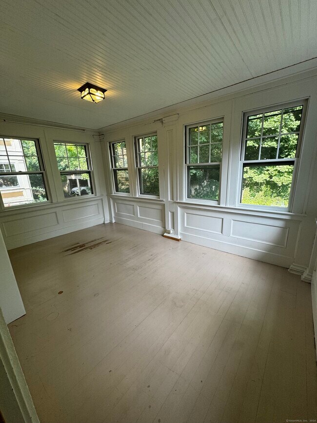 Building Photo - 809 Whitney Ave