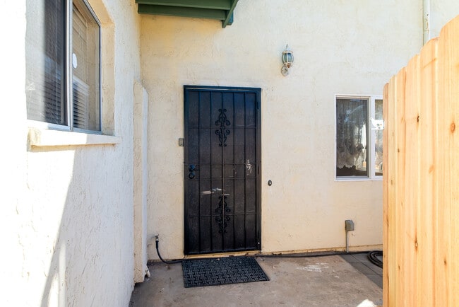 Building Photo - 1908 Broadway St