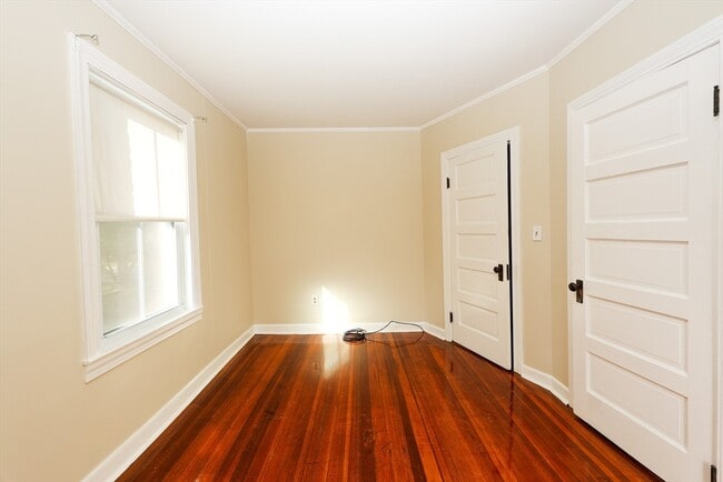 Building Photo - 354 Pond St