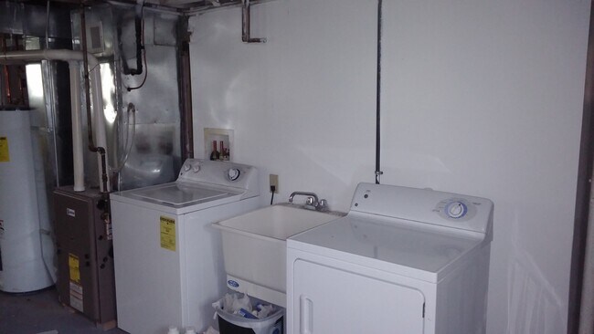 In-Unit Laundry - 2846 N Bartlett Ave