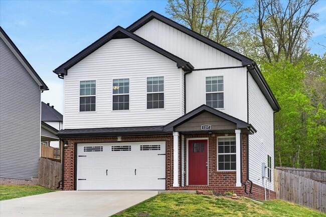 Building Photo - Pet Friendly Three Bedroom!