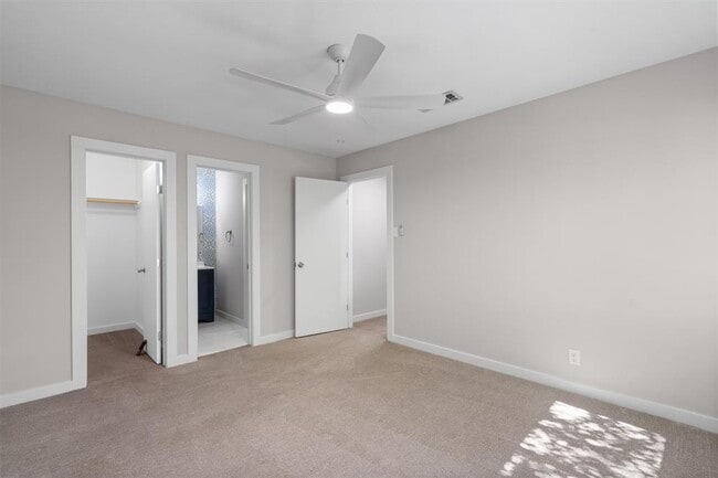 Building Photo - 3400 Santa Fe Dr