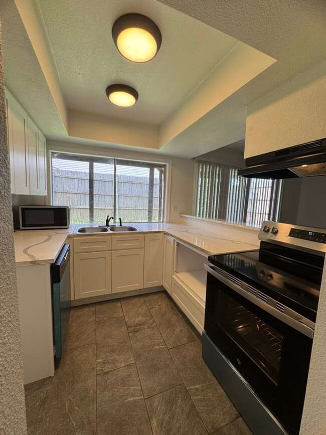 Building Photo - Ready to Move in... Do not miss this house !!!!