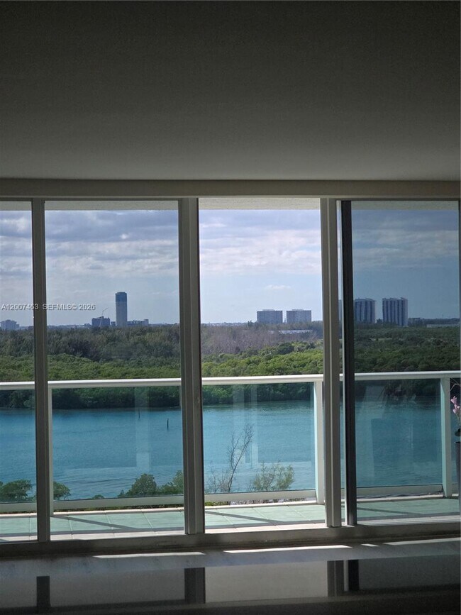 Building Photo - 100 Bayview Dr